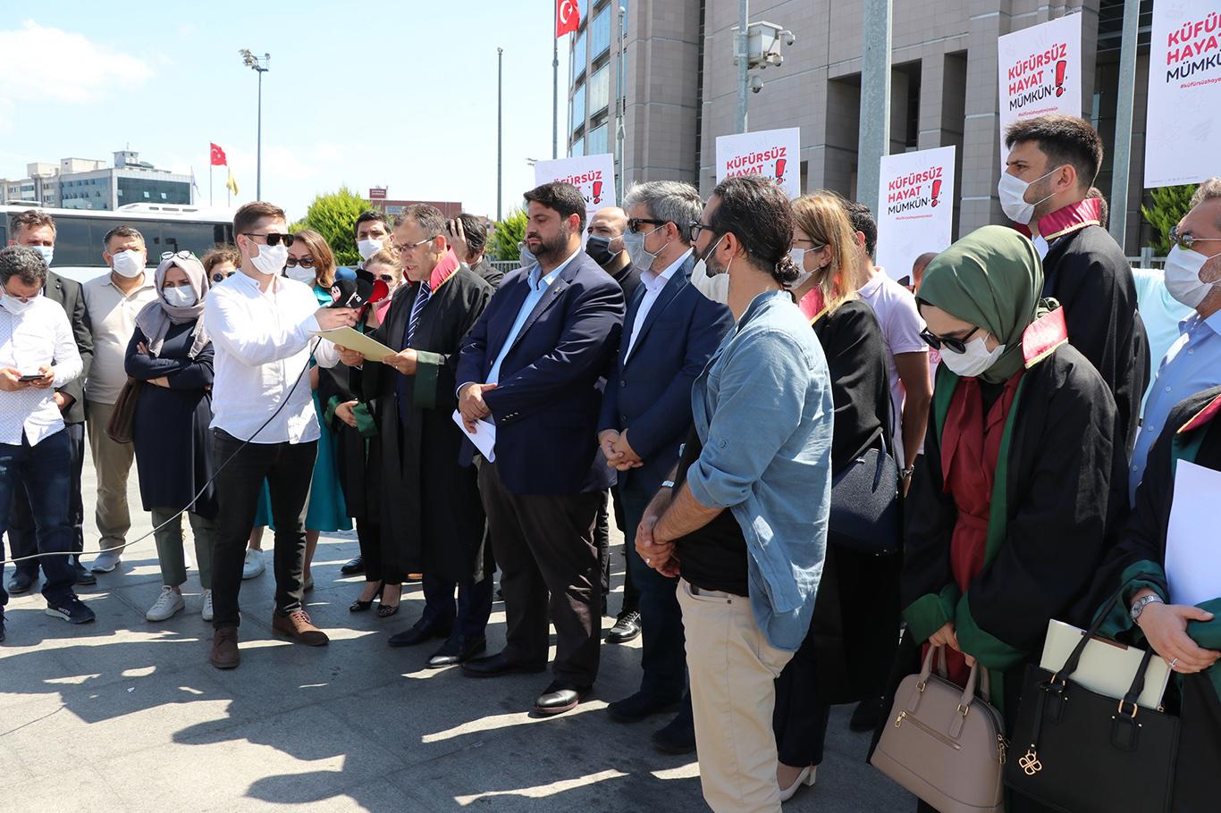 15 Temmuz Şehidinin eşi ve Gazeteci Kaplan’a yönelik hakarete suç duyurusu 15 Temmuz Şehidinin eşi ve Gazeteci Kaplan’a yönelik hakarete suç duyurusu